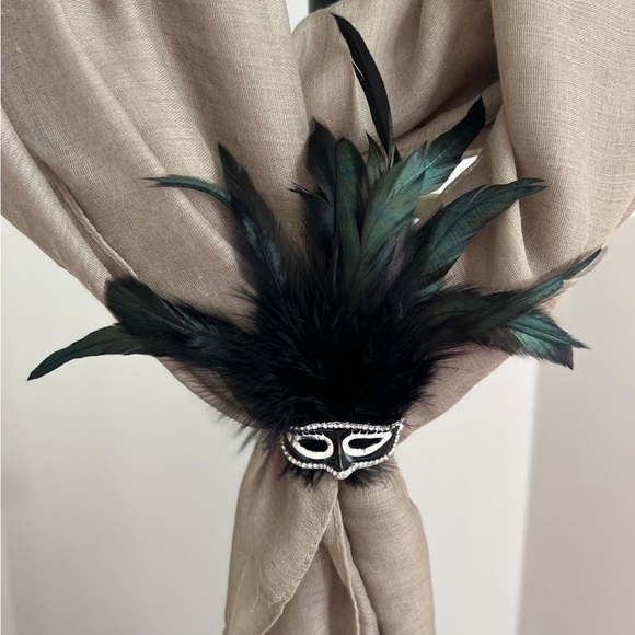 Elegant Black Feathered Mask Brooch - Picture 2 of 4